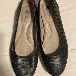 White Mountain Leather Flats